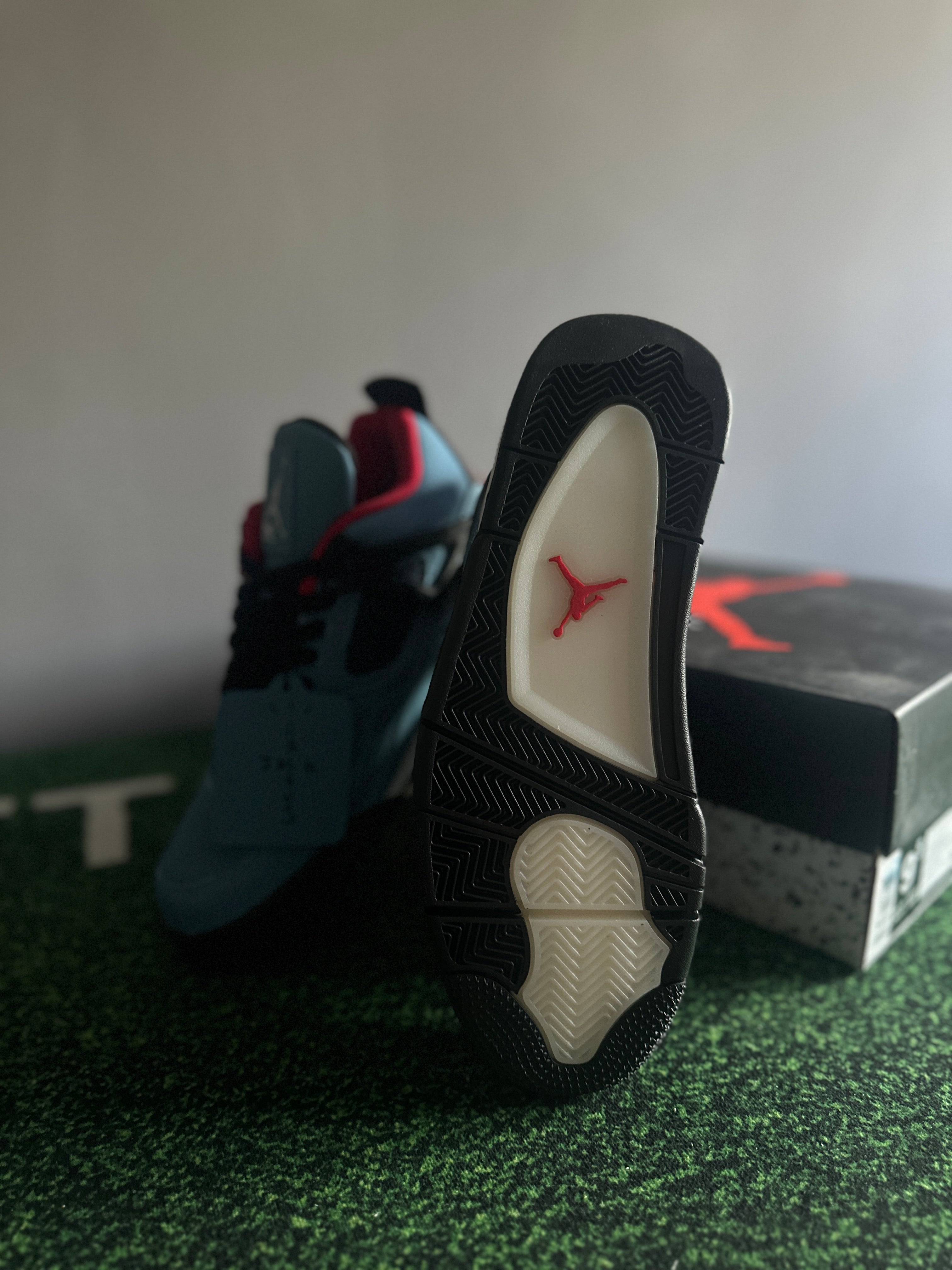 Air Jordan 4 X Travis Scott "Cactus Jack"