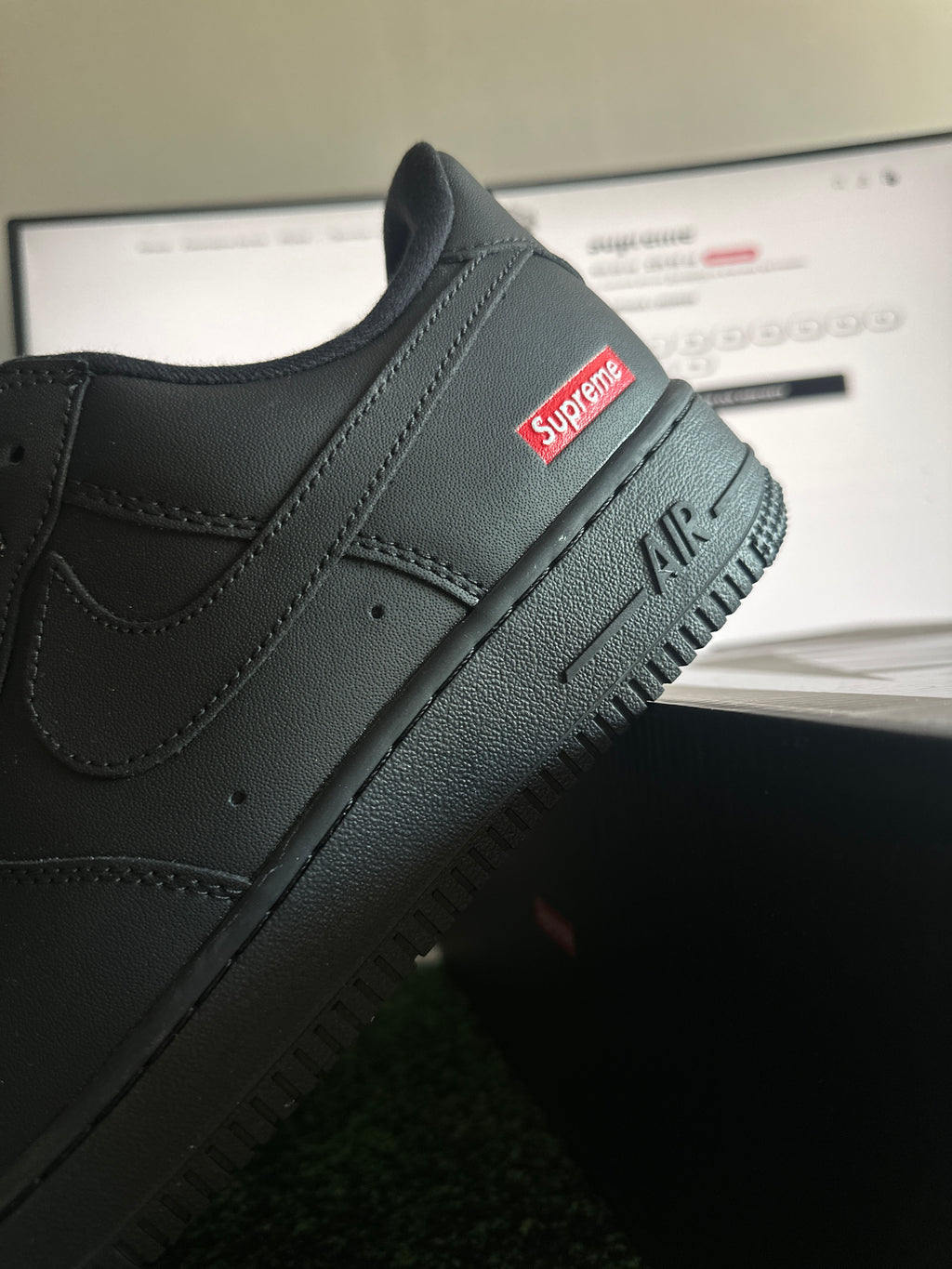 Nike Air Force 1 Low X Supreme