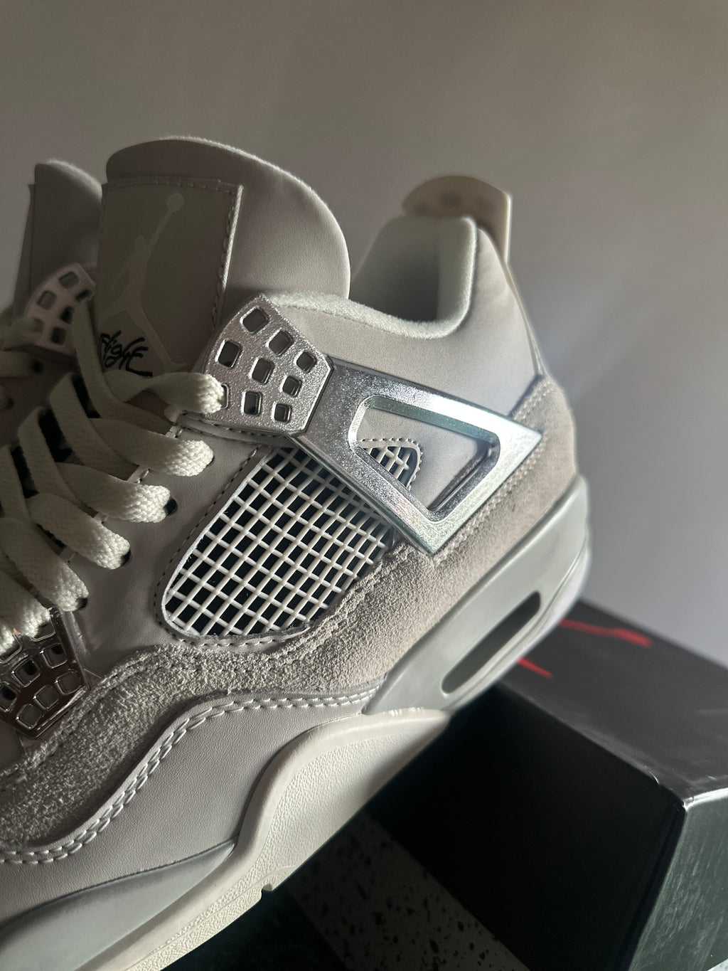 J4 Retro ''Frozen Moments''