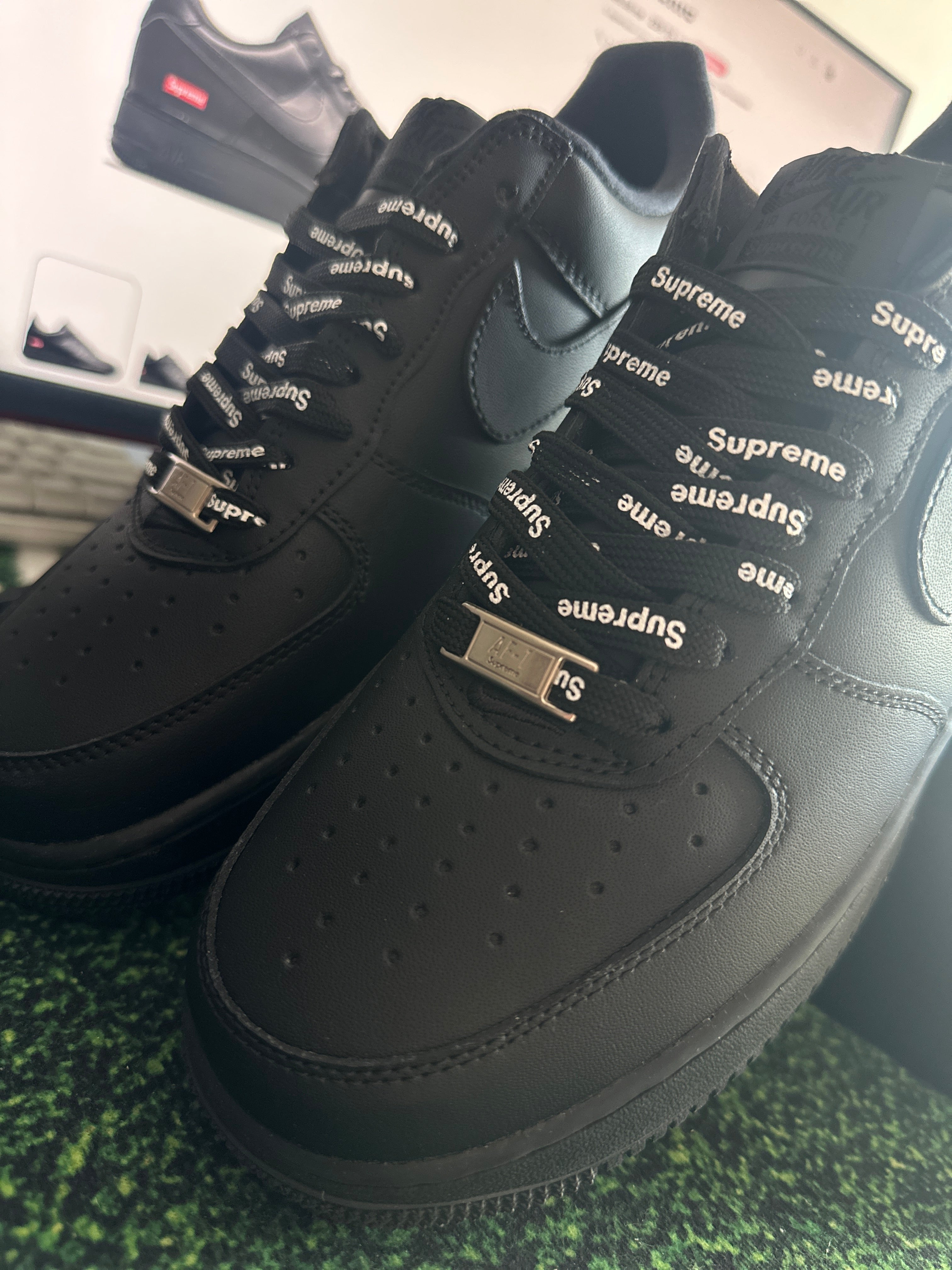 Nike Air Force 1 Low X Supreme